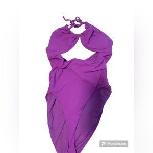 One-piece bathing suit